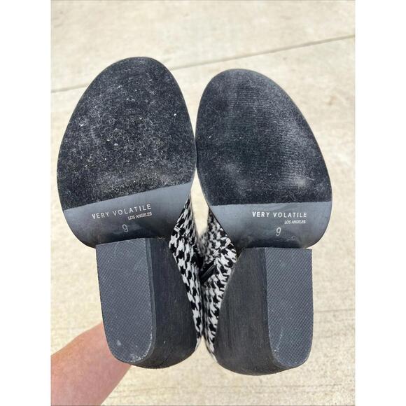 Very Volatile Los Angeles Booties White & Black Size 9 - Picture 5 of 8